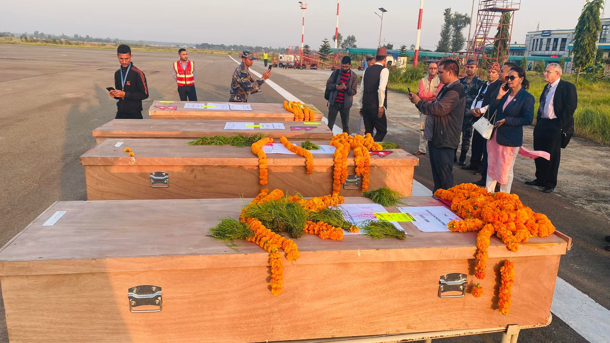 इजराइलमा मृत्यु भएका चार जनाको शव धनगढी पुर्‍याएर आफन्तलाई बुझाइयो